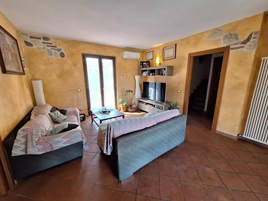 Immagine 5 di Villa in vendita  a Capannori