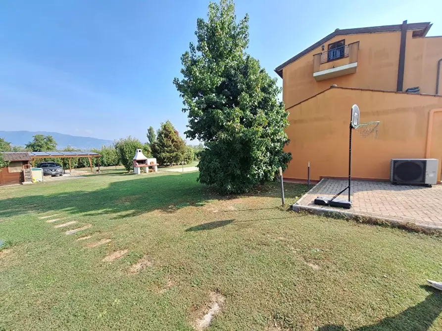 Immagine 27 di Villa in vendita  a Capannori