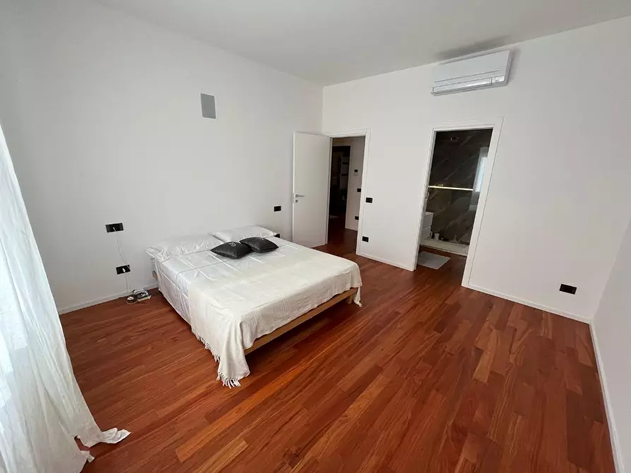 Immagine 20 di Appartamento in vendita  a Viareggio