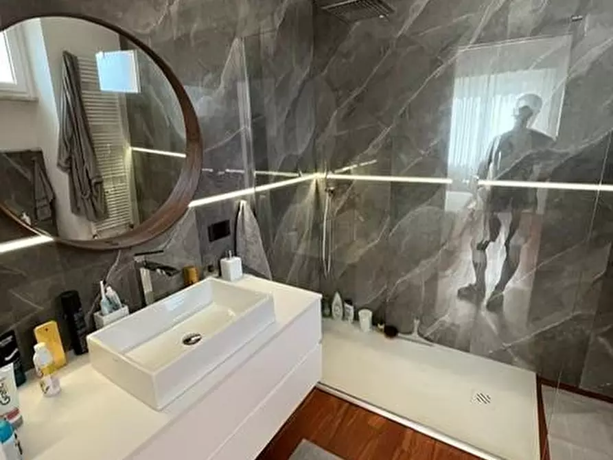 Immagine 23 di Appartamento in vendita  a Viareggio