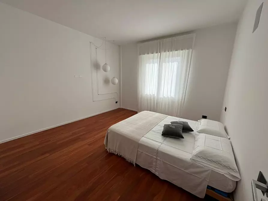 Immagine 21 di Appartamento in vendita  a Viareggio