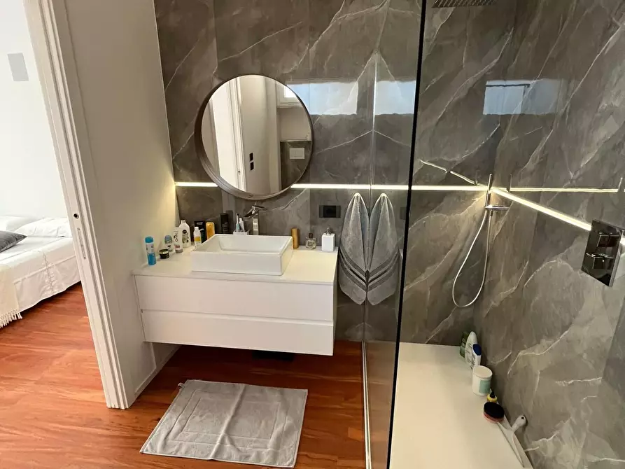 Immagine 22 di Appartamento in vendita  a Viareggio