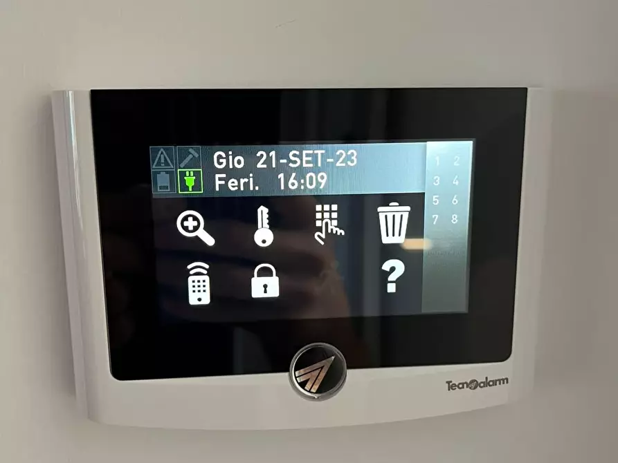 Immagine 37 di Appartamento in vendita  a Viareggio