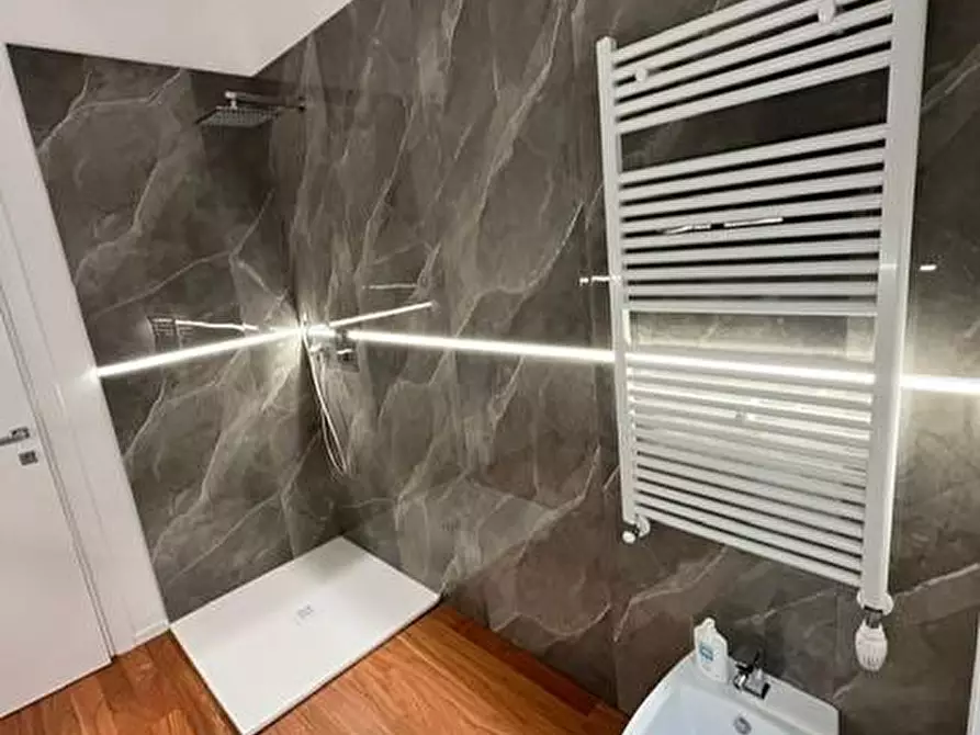 Immagine 33 di Appartamento in vendita  a Viareggio