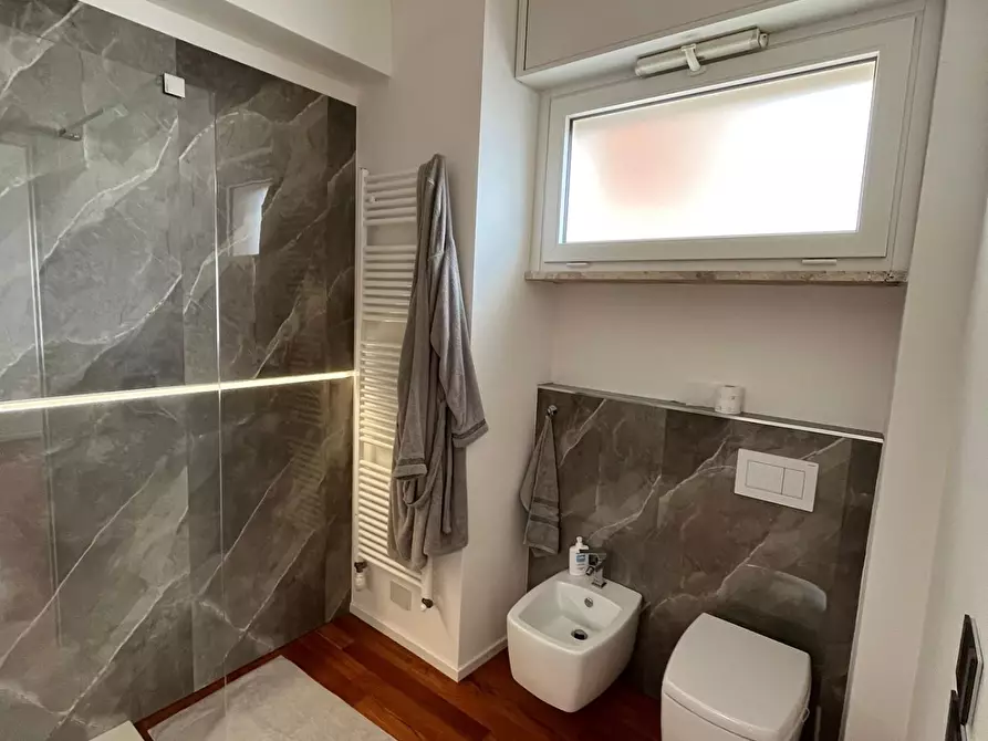 Immagine 34 di Appartamento in vendita  a Viareggio