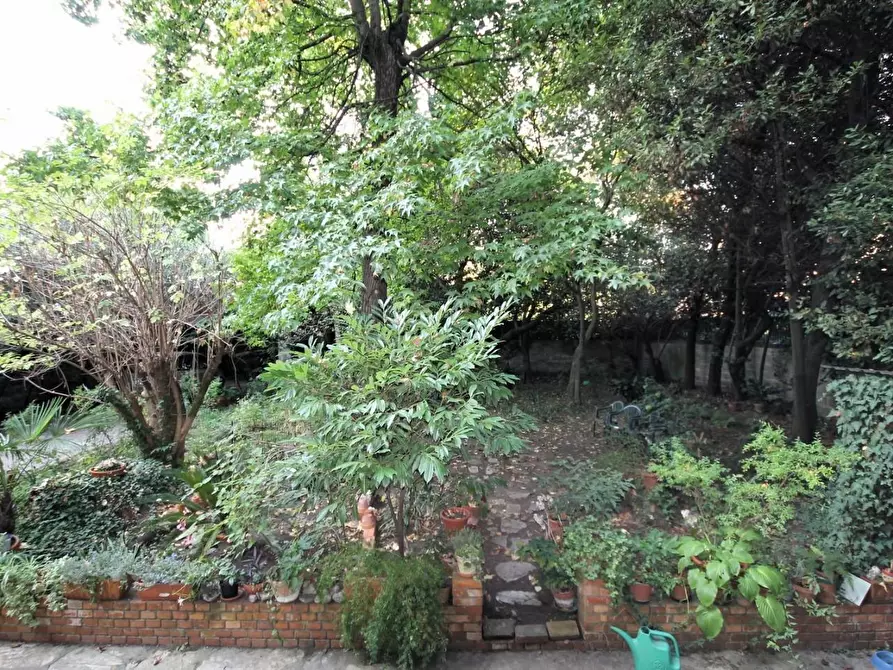 Immagine 6 di Villa in vendita  a Lucca