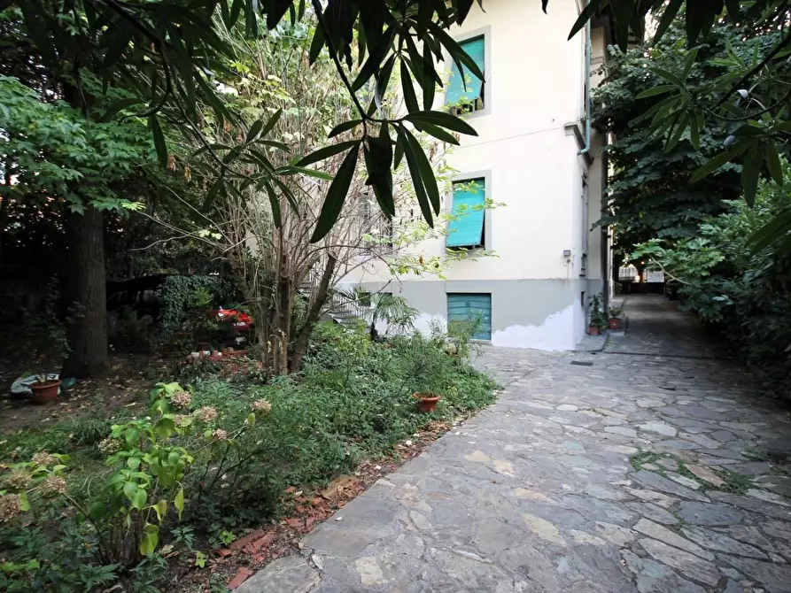 Immagine 5 di Villa in vendita  a Lucca