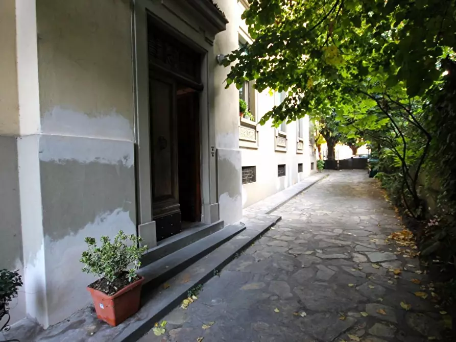 Immagine 4 di Villa in vendita  a Lucca