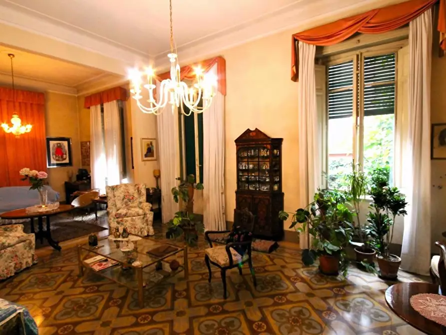 Immagine 8 di Villa in vendita  a Lucca