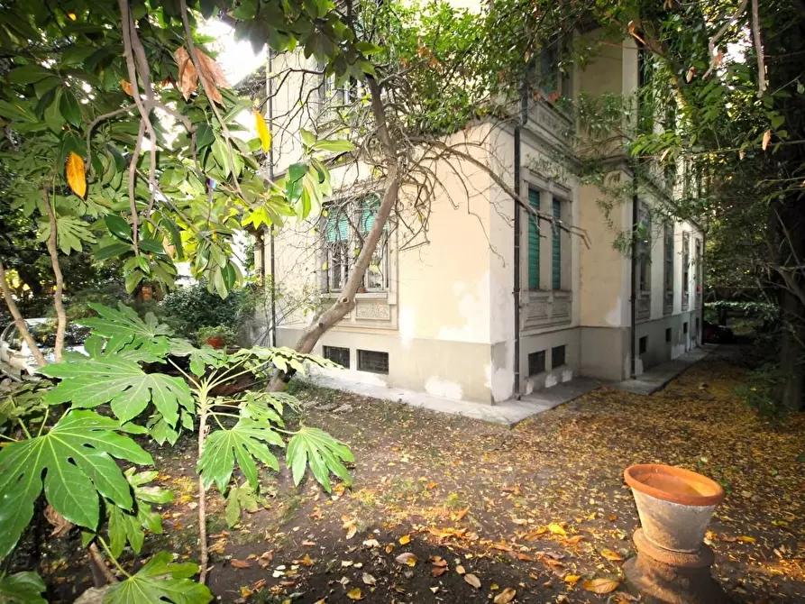 Immagine 3 di Villa in vendita  a Lucca