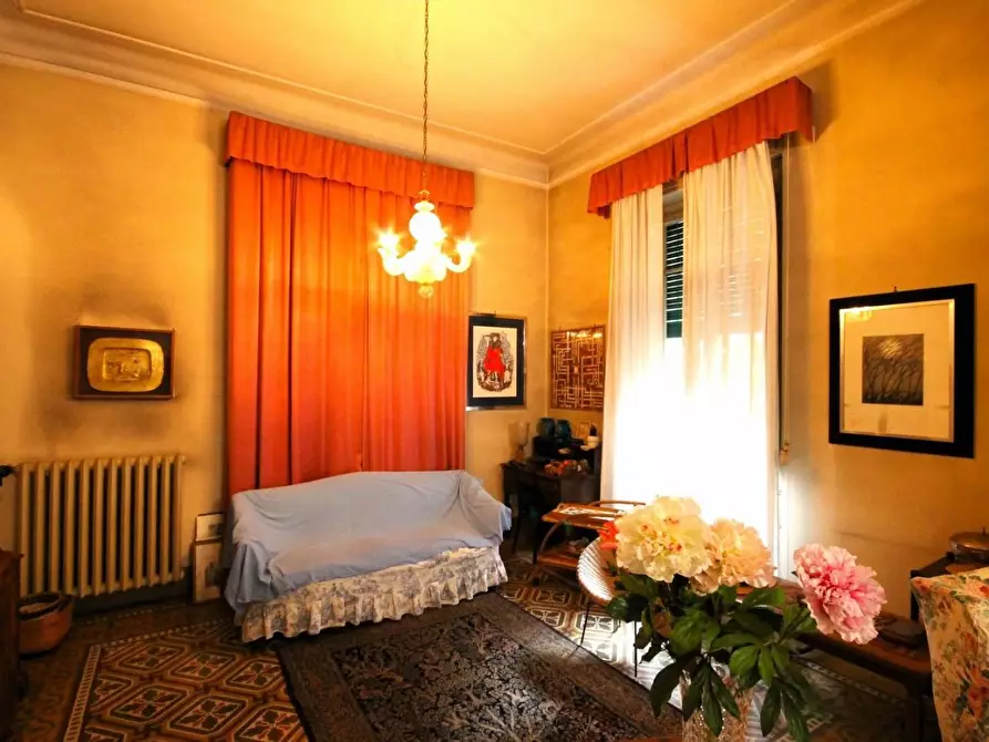 Immagine 10 di Villa in vendita  a Lucca