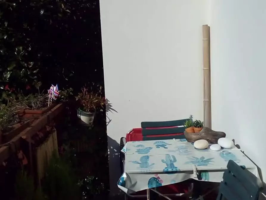 Immagine 9 di Casa semindipendente in vendita  a Massa