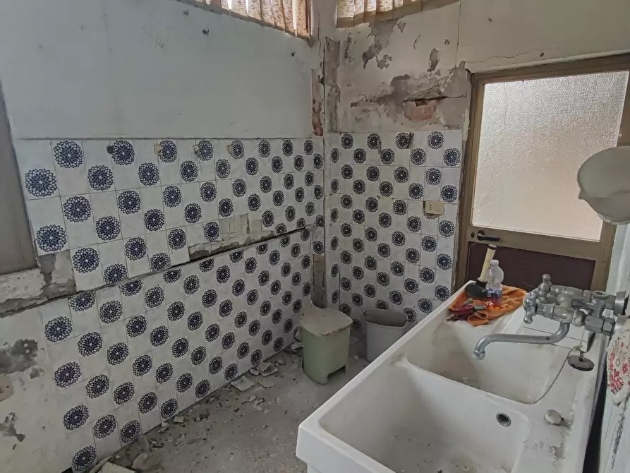 Immagine 10 di Appartamento in vendita  a Massa