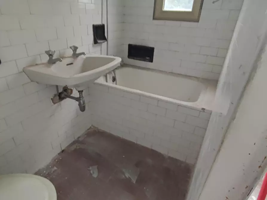 Immagine 13 di Appartamento in vendita  a Massa