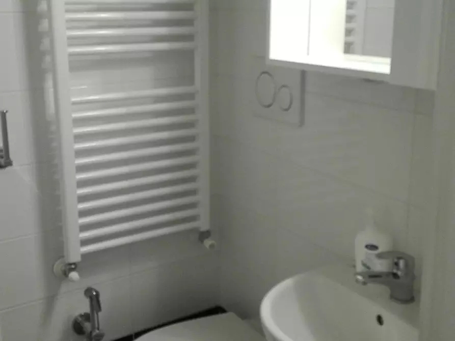 Immagine 12 di Appartamento in vendita  a Siena