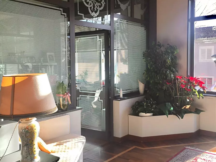 Immagine 2 di Ufficio in affitto  a Santa Maria A Monte