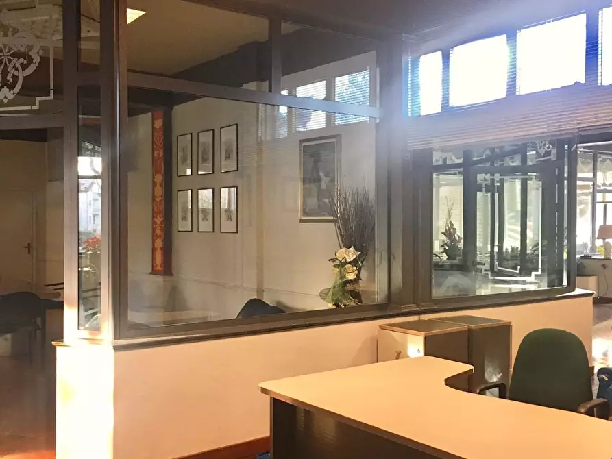 Immagine 5 di Ufficio in affitto  a Santa Maria A Monte
