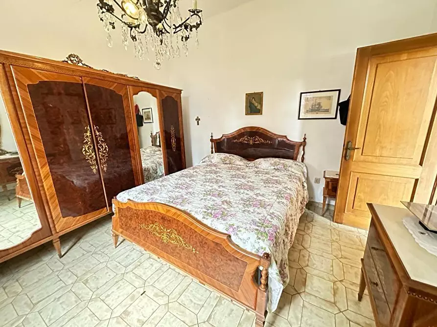 Immagine 10 di Porzione di casa in vendita  a Ameglia