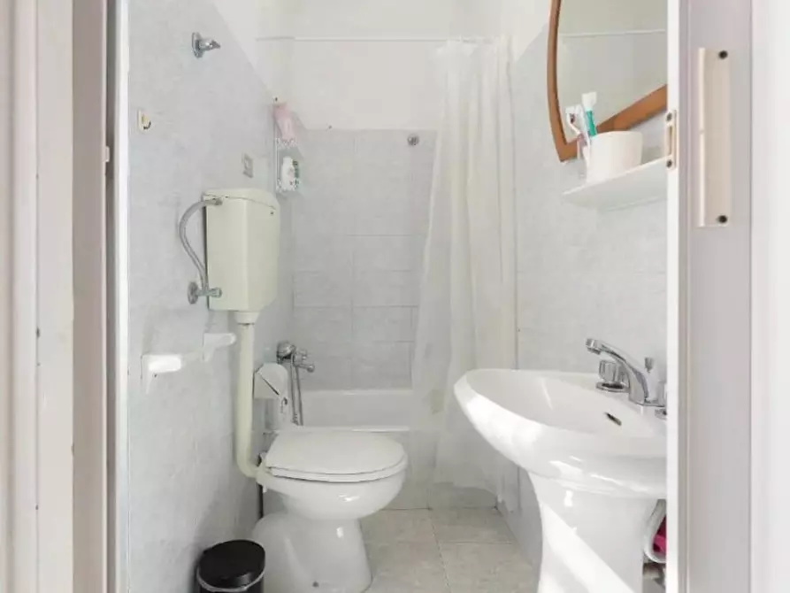 Immagine 20 di Appartamento in vendita  a Lerici