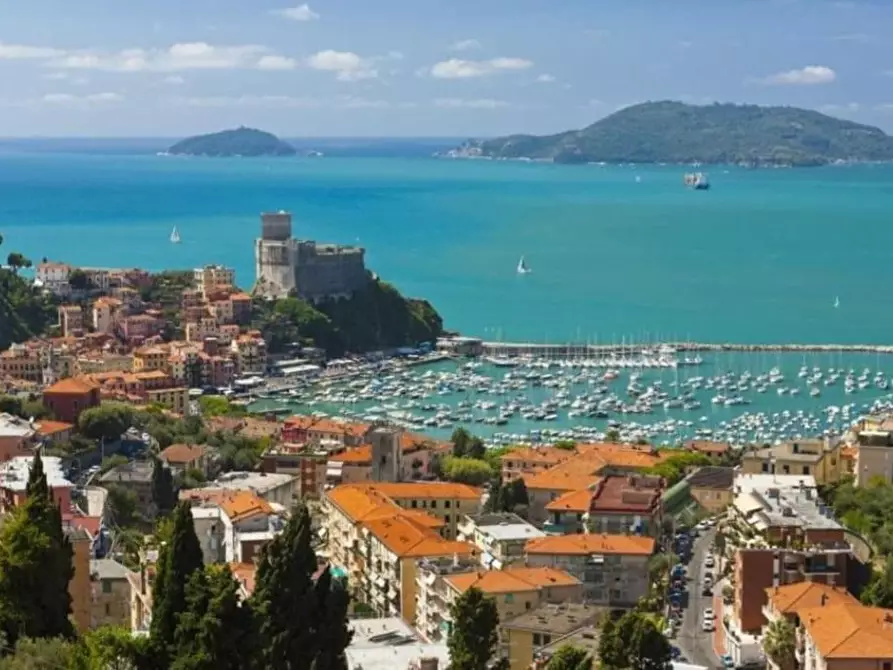 Immagine 4 di Appartamento in vendita  a Lerici