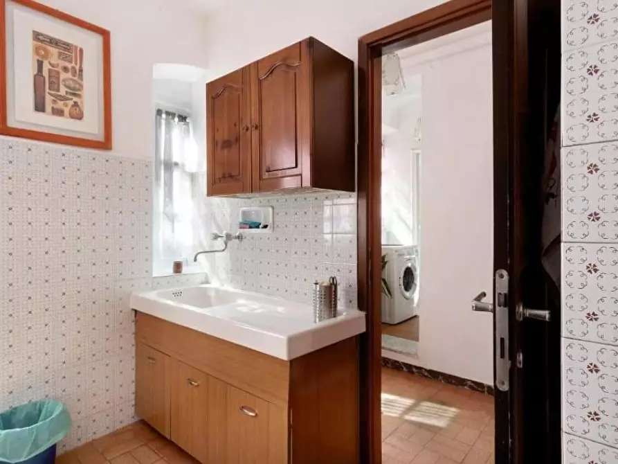 Immagine 12 di Appartamento in vendita  a Lerici