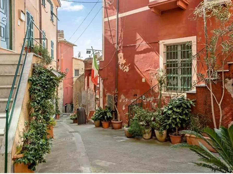 Immagine 2 di Appartamento in vendita  a Lerici