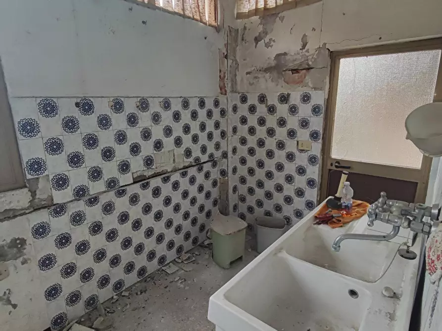 Immagine 3 di Appartamento in vendita  a Massa