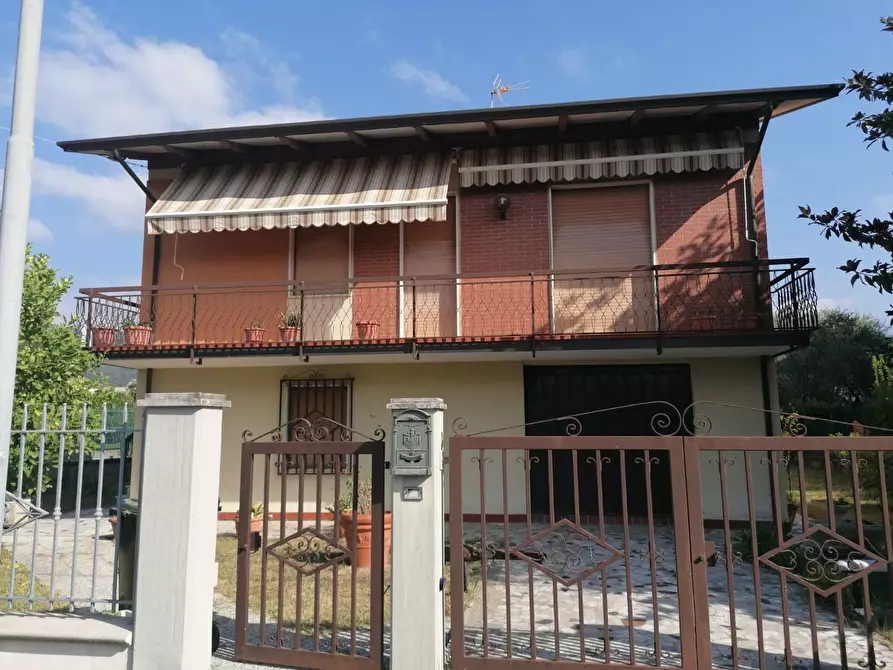 Immagine 4 di Casa indipendente in vendita  a Carrara