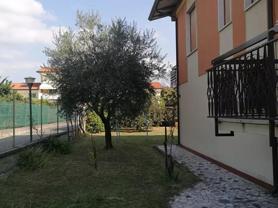 Immagine 8 di Casa indipendente in vendita  a Carrara