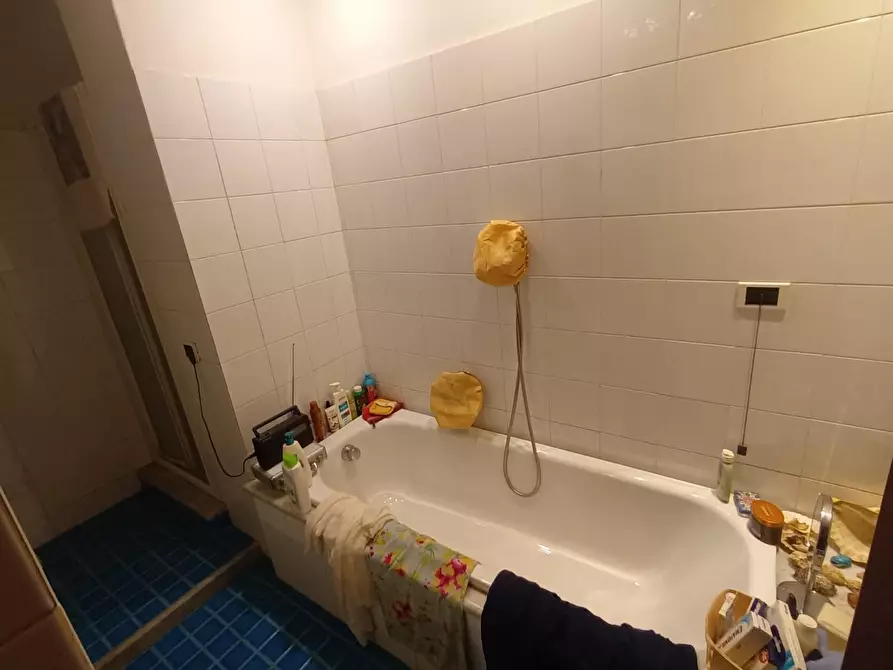 Immagine 4 di Appartamento in vendita  a Lucca