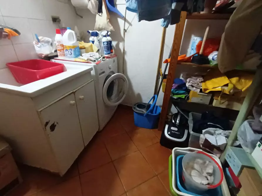 Immagine 21 di Appartamento in vendita  a Lucca