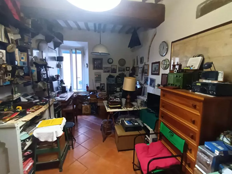 Immagine 17 di Appartamento in vendita  a Lucca