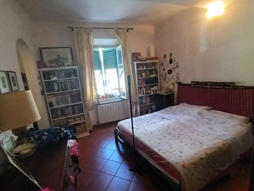 Immagine 12 di Appartamento in vendita  a Lucca