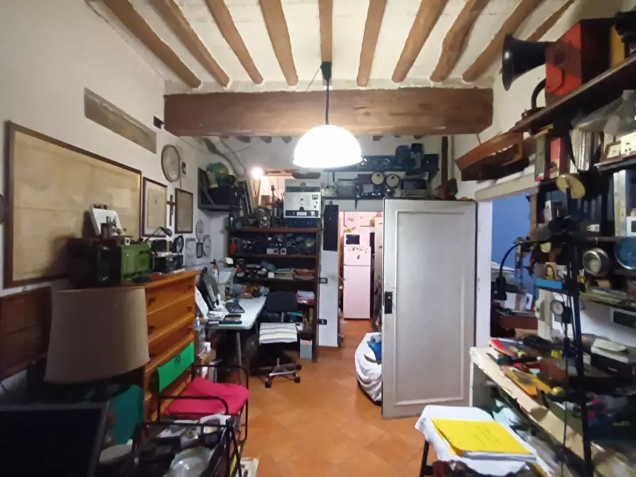 Immagine 18 di Appartamento in vendita  a Lucca