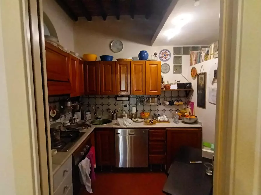 Immagine 3 di Appartamento in vendita  a Lucca