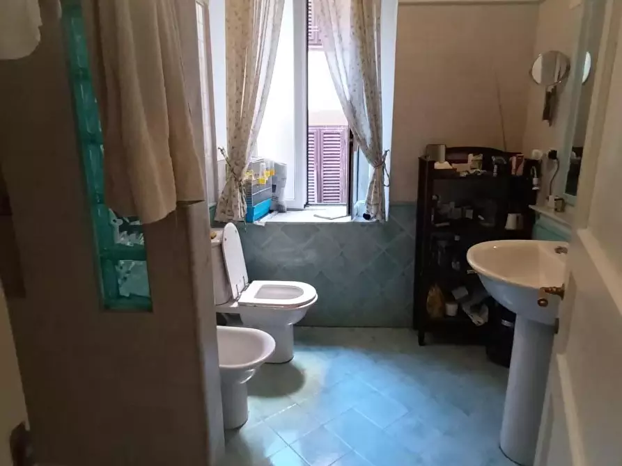 Immagine 15 di Appartamento in vendita  a Lucca