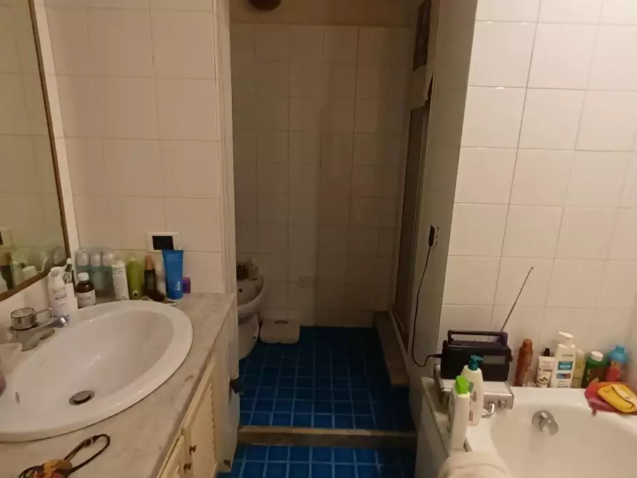 Immagine 6 di Appartamento in vendita  a Lucca