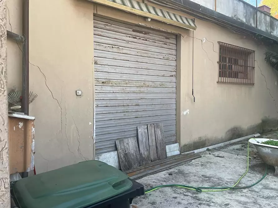 Immagine 22 di Magazzino in vendita  a Carrara