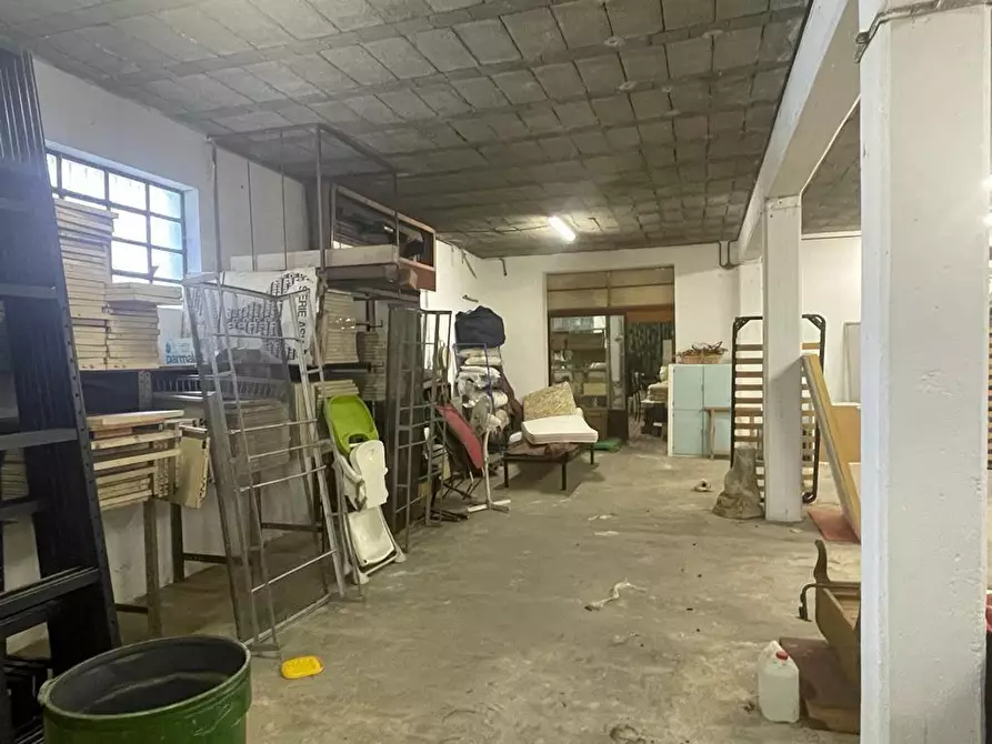 Immagine 10 di Magazzino in vendita  a Carrara