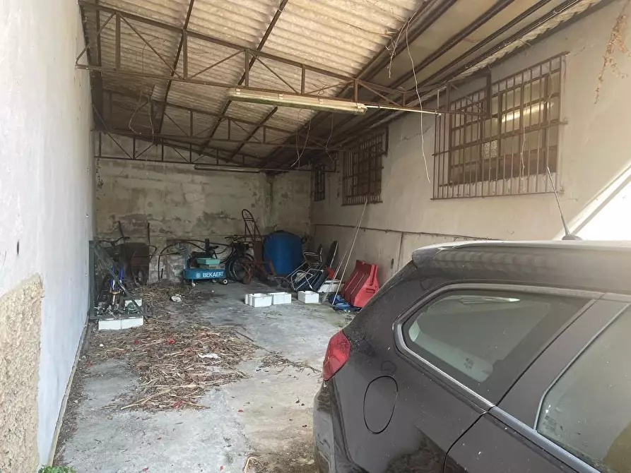 Immagine 17 di Magazzino in vendita  a Carrara