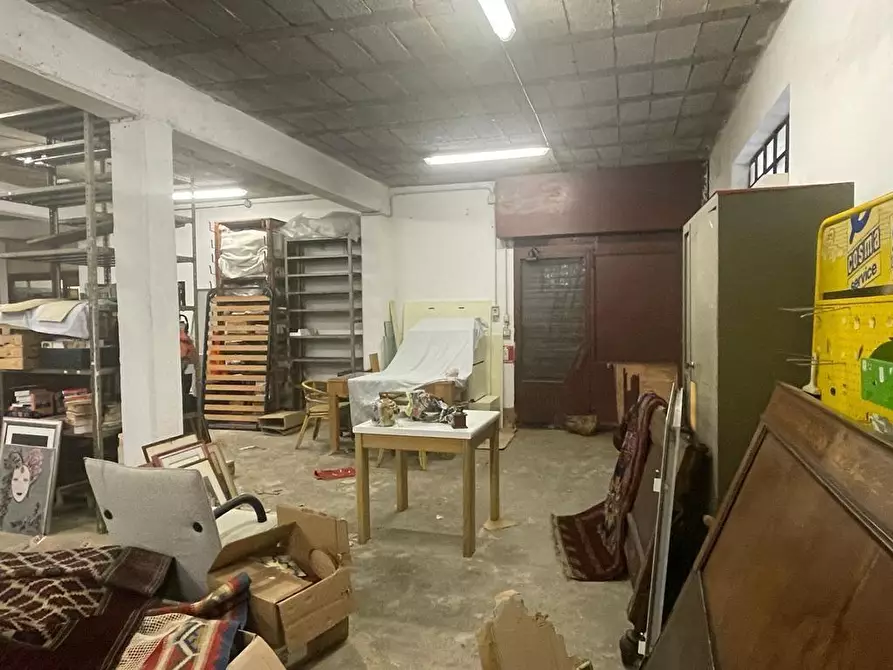 Immagine 9 di Magazzino in vendita  a Carrara