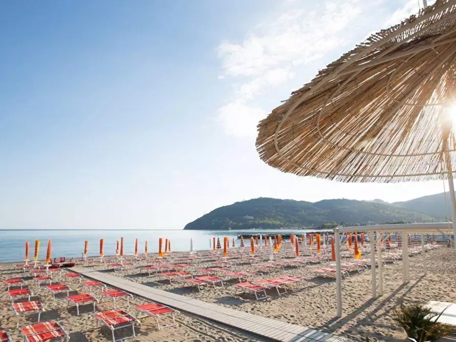 Immagine 16 di Casa semindipendente in vendita  a Ameglia