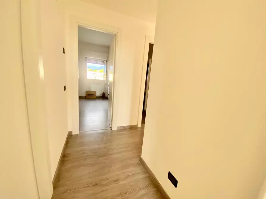 Immagine 11 di Appartamento in vendita  a Massa