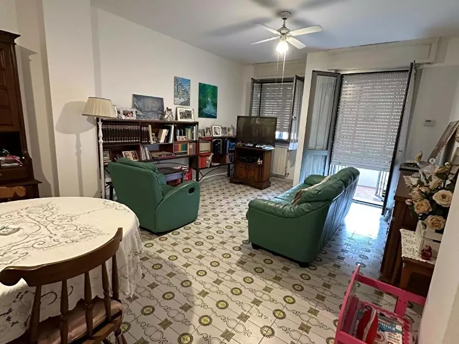 Immagine 4 di Appartamento in vendita  a Massa