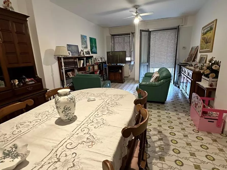 Immagine 3 di Appartamento in vendita  a Massa