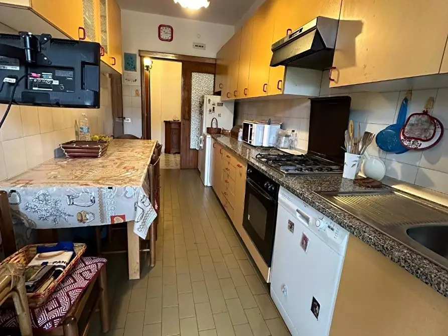 Immagine 11 di Appartamento in vendita  a Massa