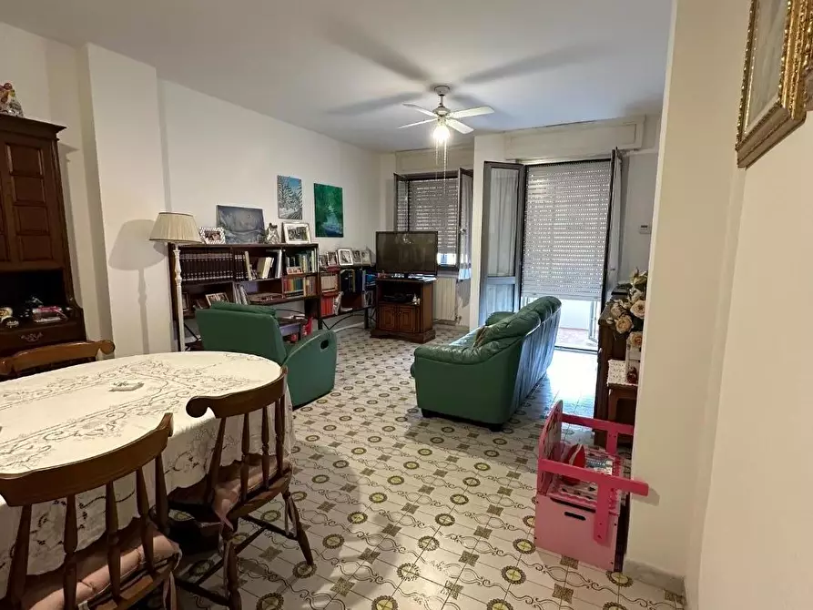 Immagine 2 di Appartamento in vendita  a Massa