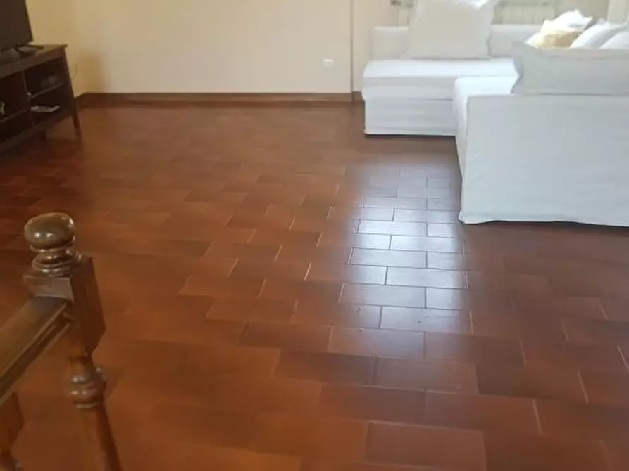 Immagine 33 di Casa bifamiliare in affitto  a Lucca