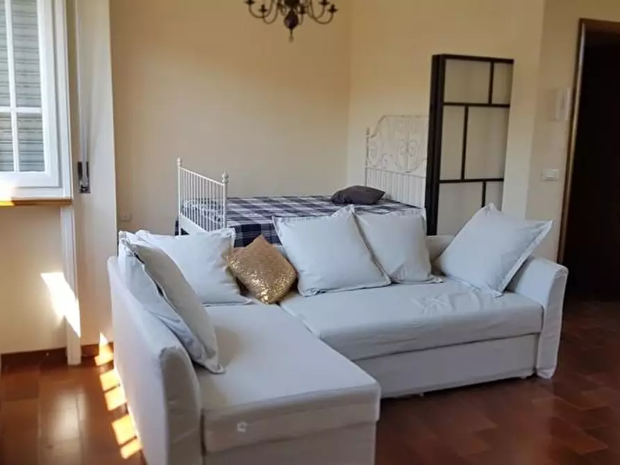 Immagine 2 di Casa bifamiliare in affitto  a Lucca