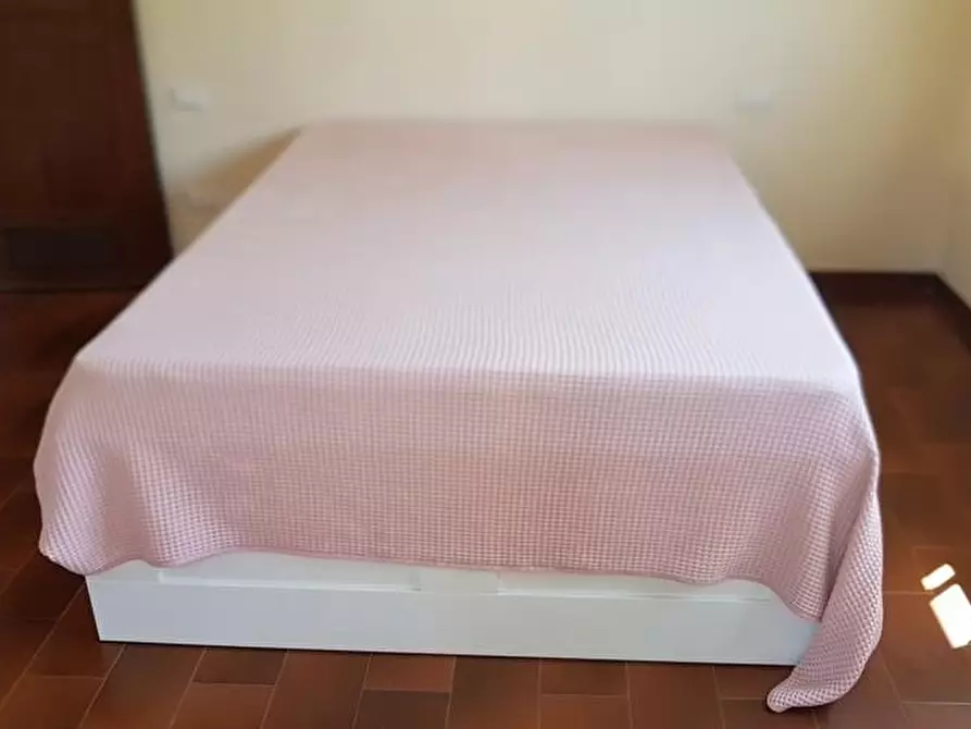 Immagine 17 di Casa bifamiliare in affitto  a Lucca